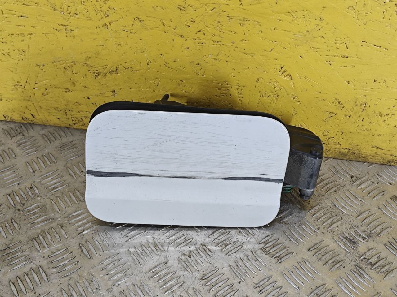 лючок топливного бака Jeep Grand Cherokee 5 поколение 2022, 3.6 л., бензин, АКПП, белый, полный привод - фото №1