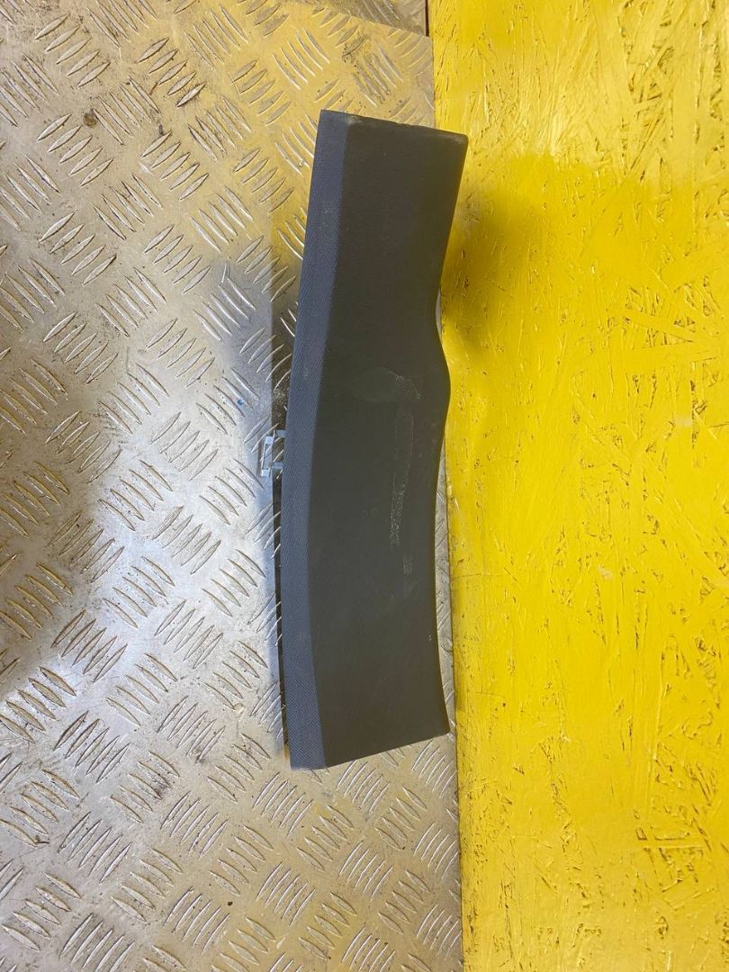 накладка на порог внутренняя Ford Mustang Mach-E 1 поколение 2021, электро, АКПП, белый, внедорожник 5 дв., задний привод, LJ8B-R13249-AEW - фото №1