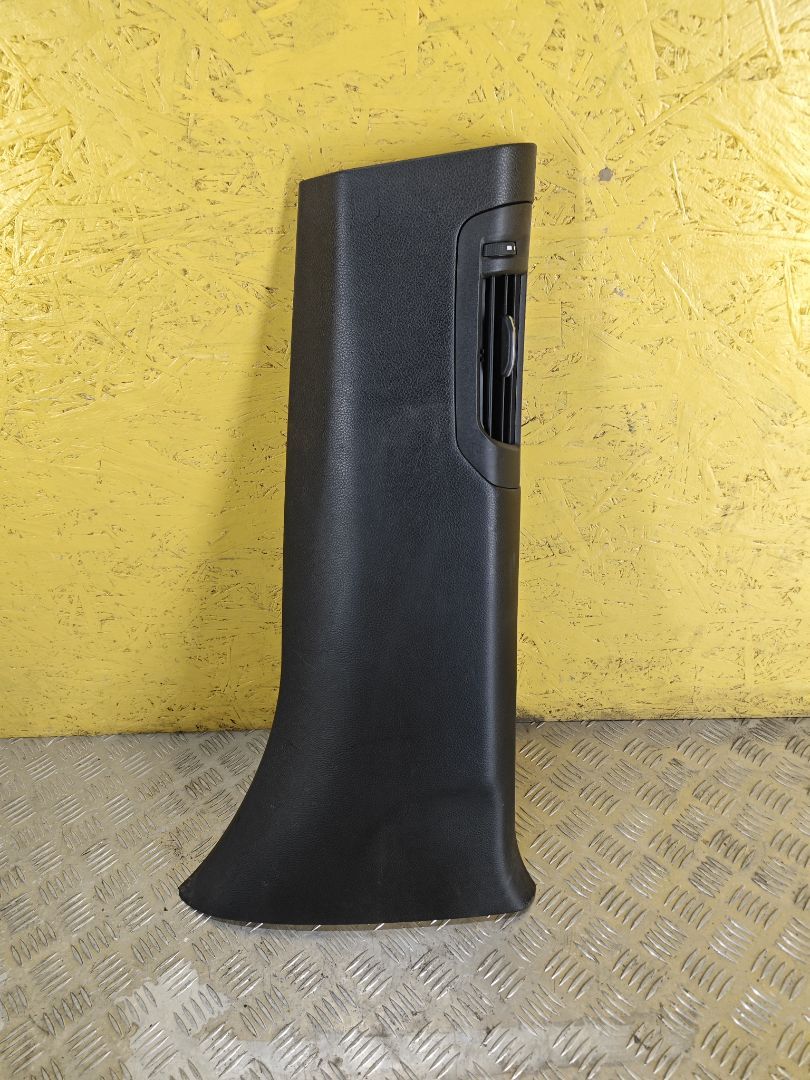 обшивка стойки центральной правой Jeep Grand Cherokee 5 поколение 2022, 3.6 л., бензин, АКПП, белый, полный привод, 6MN3ATRMAA - фото №1