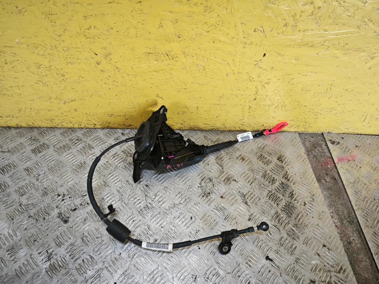 трос капота Ford Escape 4 поколение CX482 2020, 1.5 л., белый, полный подключаемый привод, LX6P-7P437AD, LX6P7J167AG - фото №1