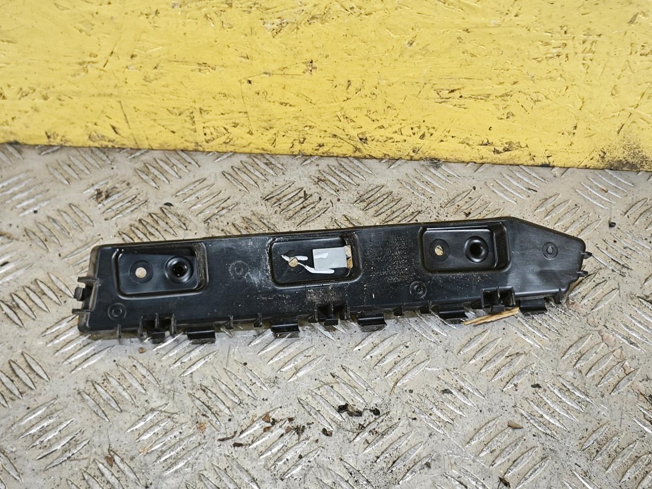 Крепление бампера заднего Ford Escape 4 поколение CX482 2020, 1.5 л., белый, полный подключаемый привод, LJ6B-17D949-AC - фото №1