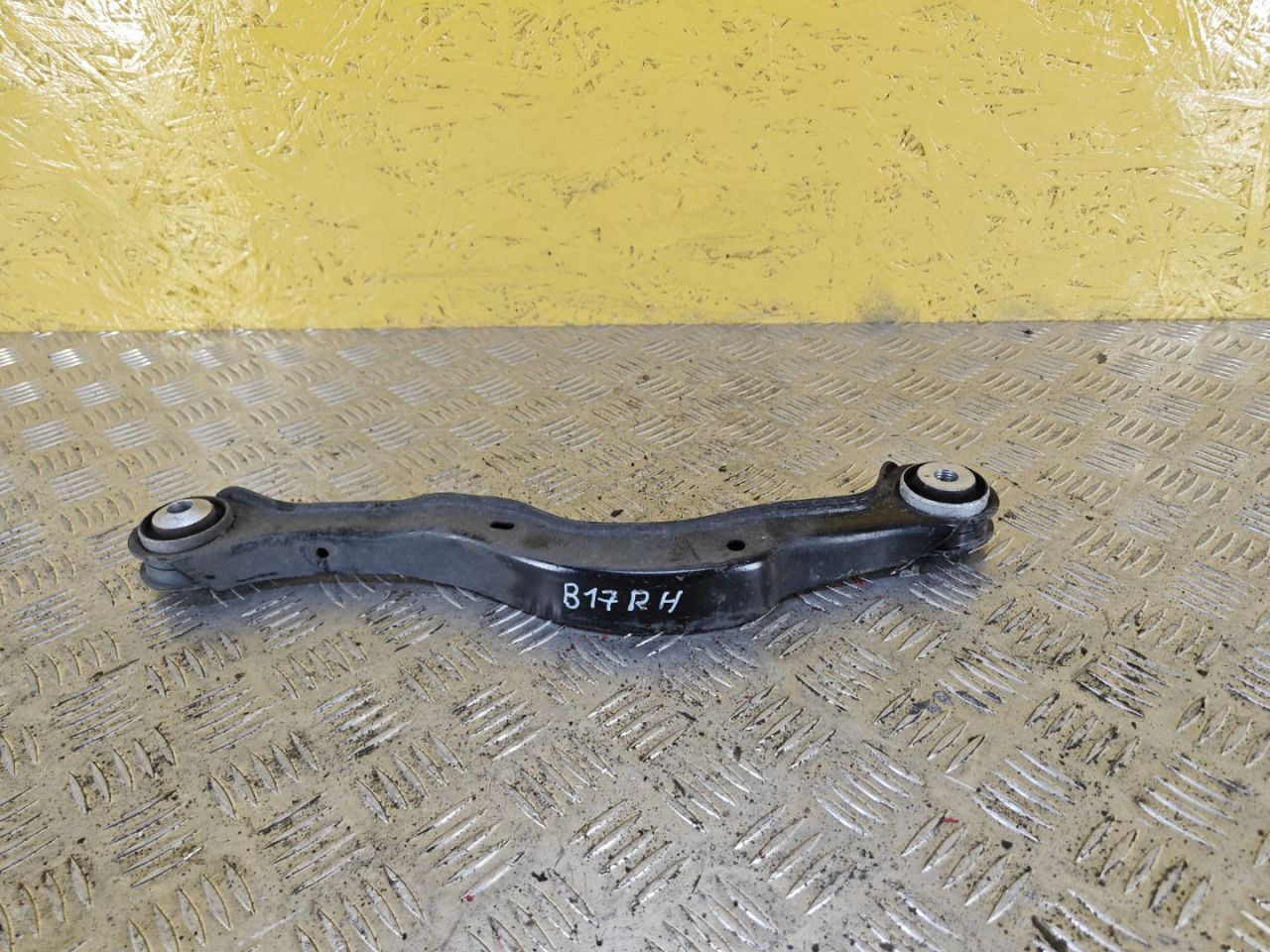 рычаг задний правый Cadillac XT6 1 поколение 2022, 3.6 л., бензин, АКПП, внедорожник 5 дв., полный подключаемый привод, 23416586 - фото №1