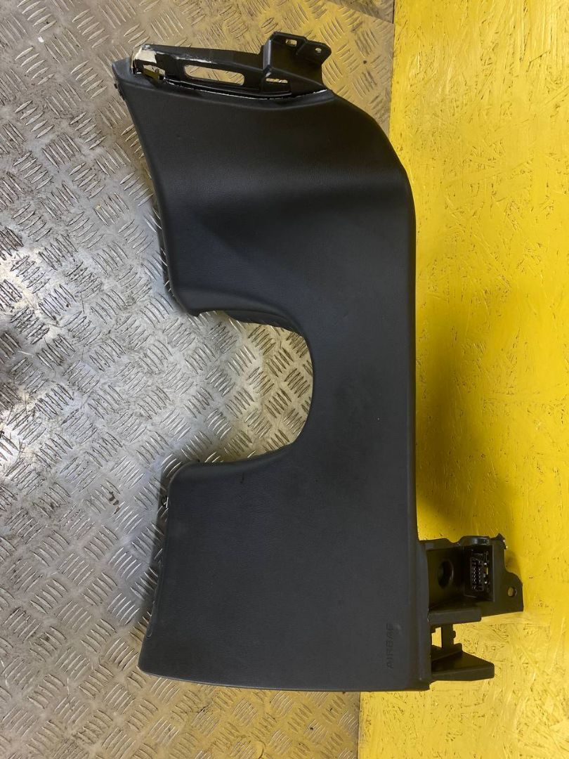 накладка на торпедо (консоль) Cadillac XT6 1 поколение 2022, 3.6 л., бензин, АКПП, внедорожник 5 дв., полный подключаемый привод, 85126965 - фото №1