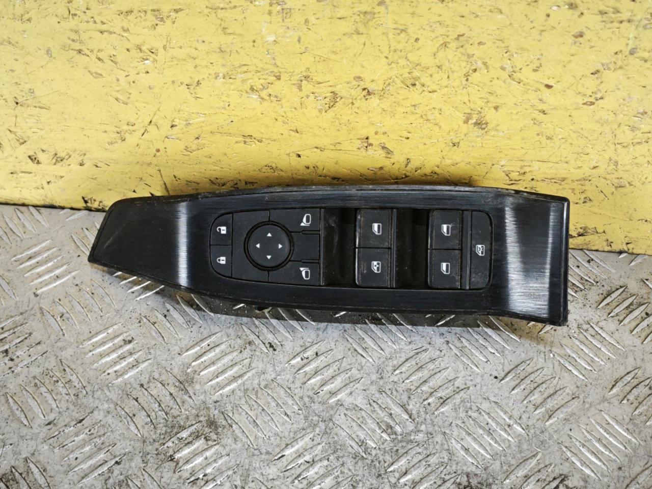кнопка стеклоподъемника двери Nissan Rogue T33 2022, 1.5 л., бензин, АКПП, серый, внедорожник 5 дв., полный подключаемый привод, 254016RE0C - фото №1