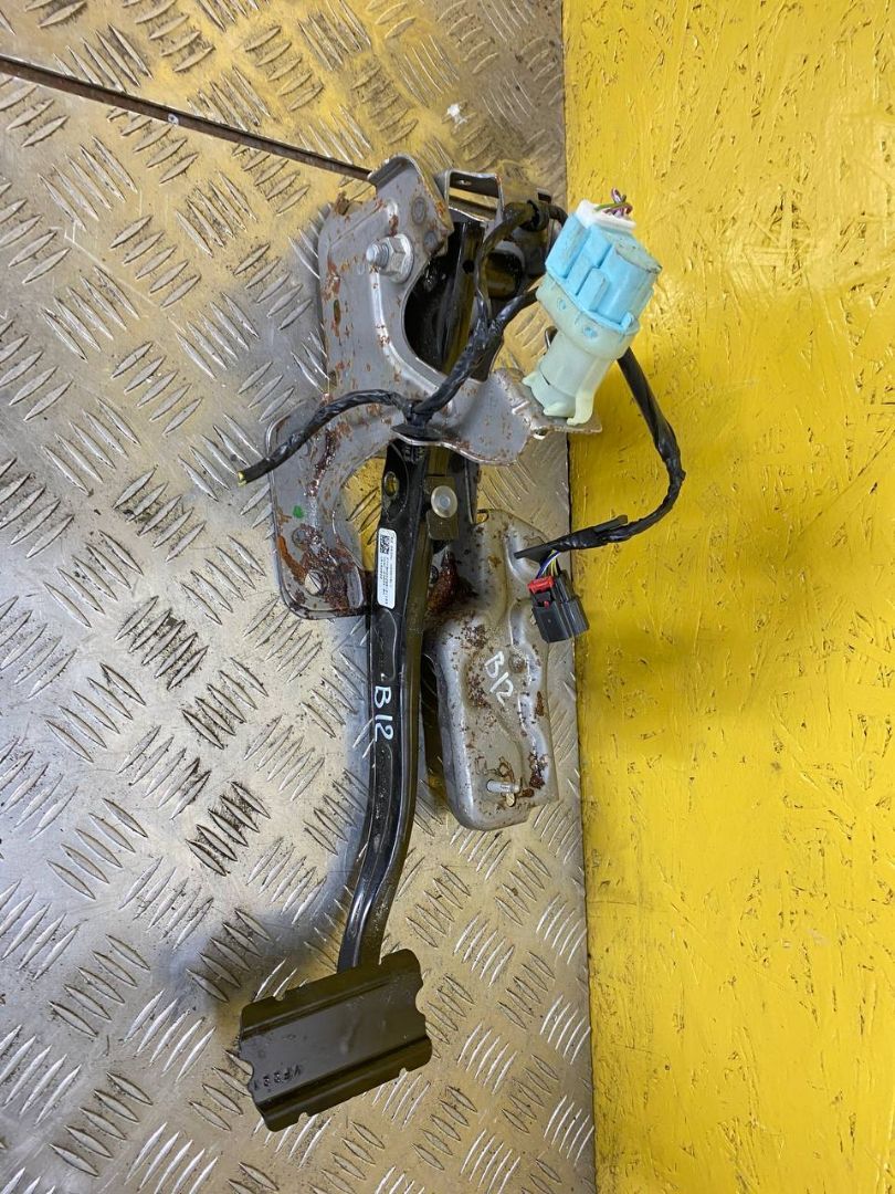 педаль тормоза Ford Bronco Sport 1 поколение 2021, 1.5 л., бензин, АКПП, полный подключаемый привод, NX6C-2D094-BA - фото №1