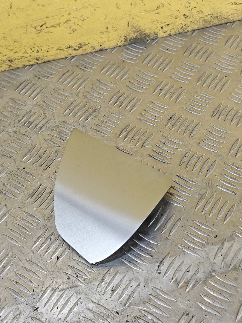 панель передняя салона (торпедо) Jeep Grand Cherokee 5 поколение 2022, 3.6 л., бензин, АКПП, белый, полный привод, 6VF81TRMAB - фото №1