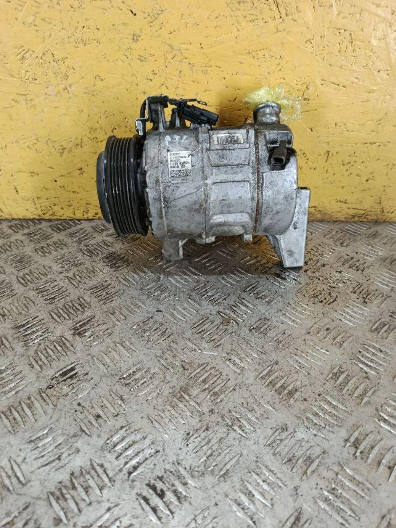 компрессор кондиционера Chevrolet Traverse 2 поколение 2019, 3.6 л., бензин, АКПП, бежевый, полный привод, 84303915 - фото №1