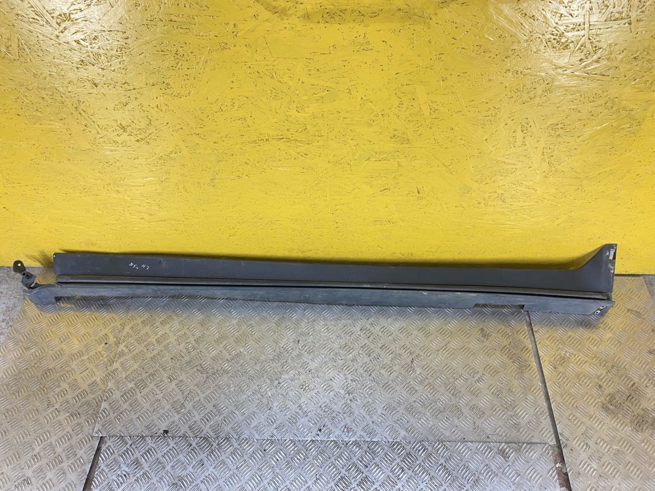 накладка на порог GMC Terrain 2 поколение 2020, 2.0 л., бензин, АКПП, внедорожник 5 дв., полный подключаемый привод, 55001950 - фото №1