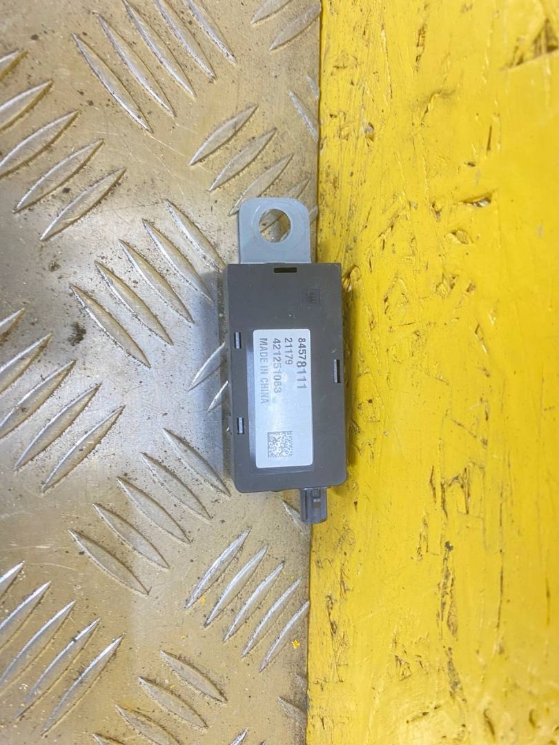 антенна Cadillac XT6 1 поколение 2022, 3.6 л., бензин, АКПП, внедорожник 5 дв., полный подключаемый привод, 84578111 - фото №1