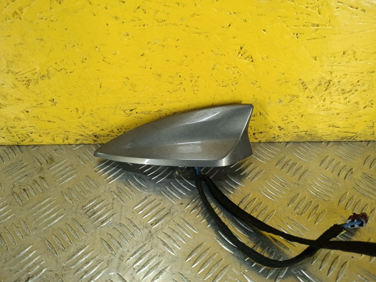 антенна Chevrolet Traverse 2 поколение 2019, 3.6 л., бензин, АКПП, бежевый, полный привод, 84257221 - фото №1