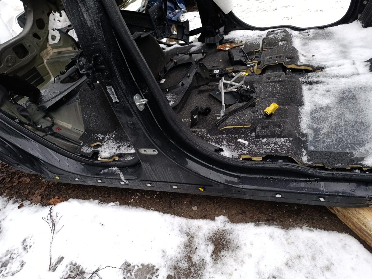 порог правый Chevrolet Bolt EUV 1 поколение 2023, электро, передний привод - фото №1