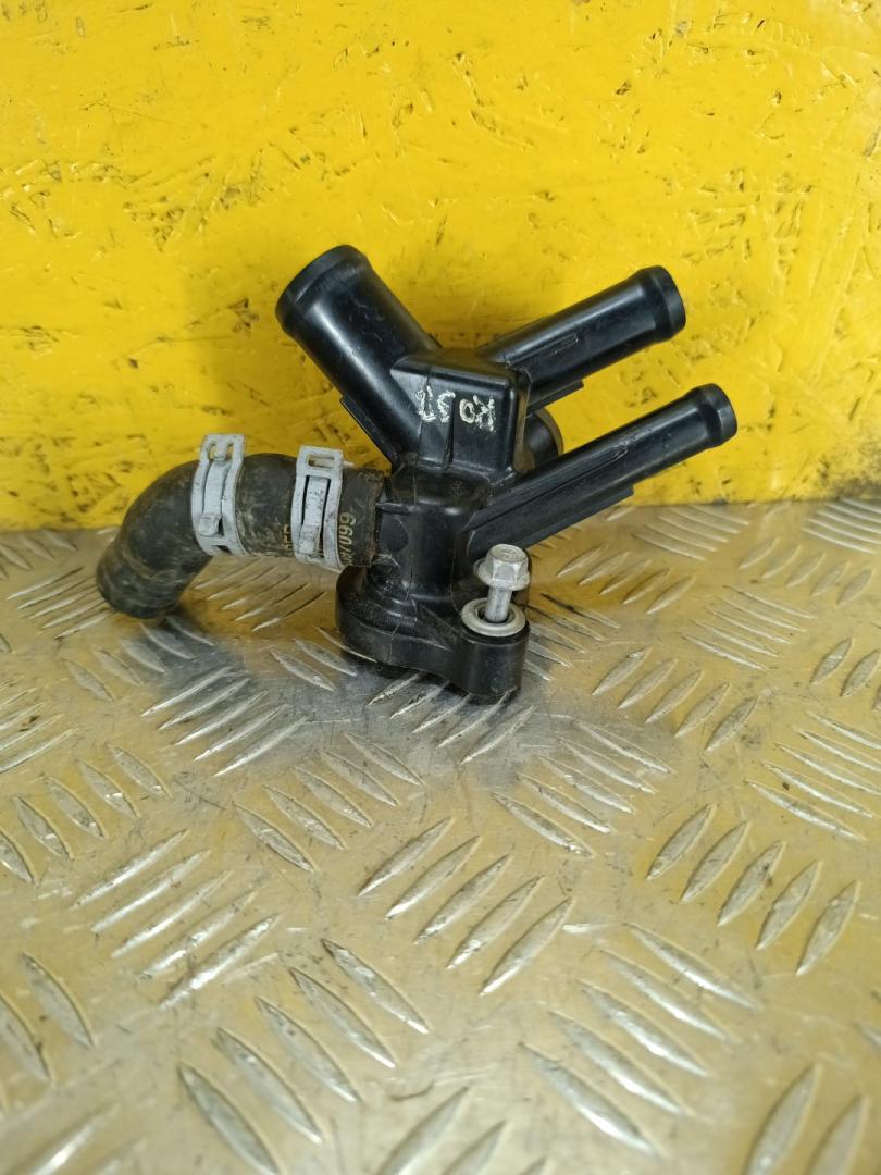 фланец (тройник) системы охлаждения Chevrolet Cruze 2 поколение 2017, 1.4 л., бензин, АКПП, седан, 161022A1 - фото №1