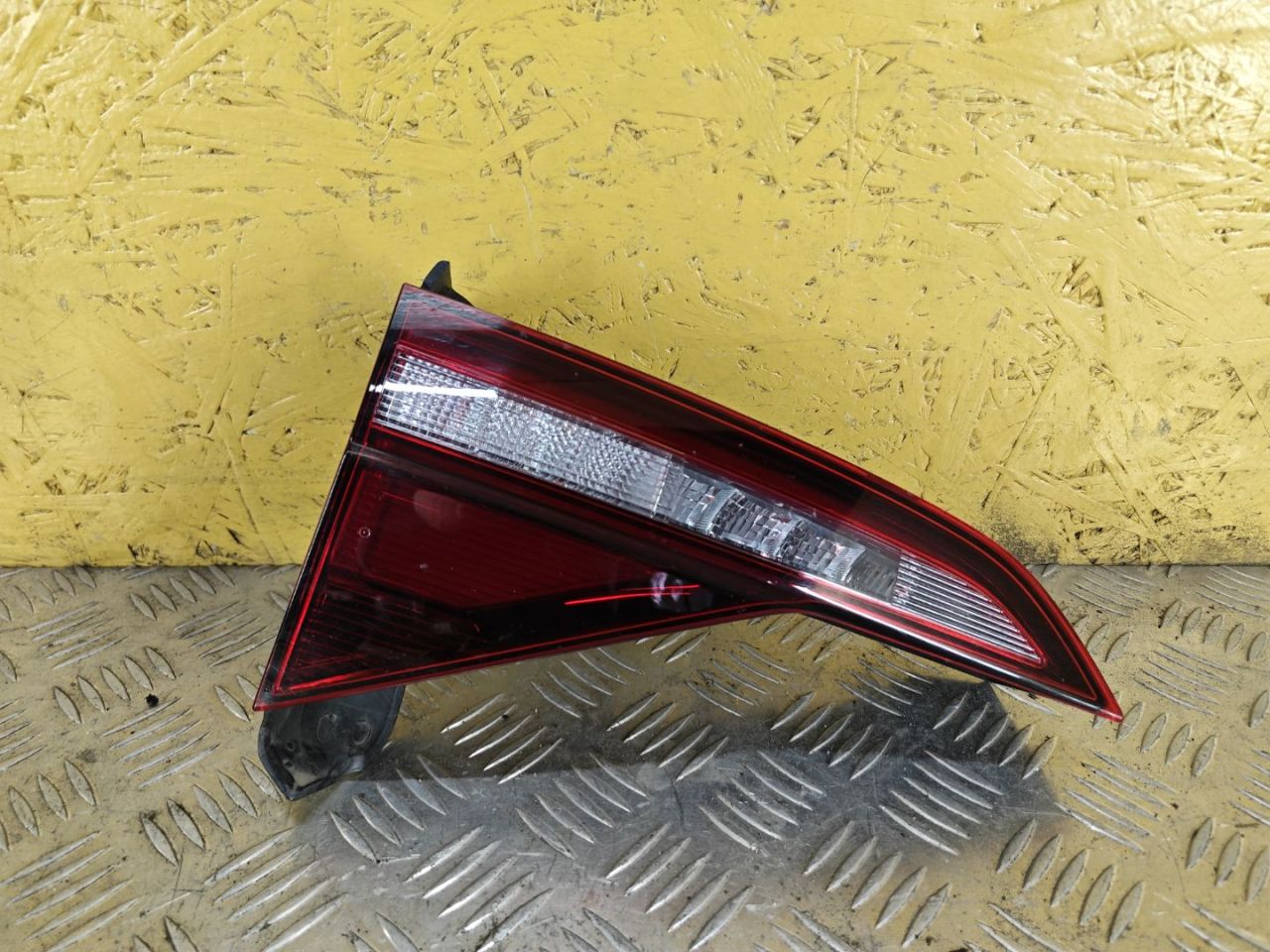 фонарь крышки багажника левый Volkswagen Jetta 7 поколение 2021, 2.0 л., бензин, АКПП, 17A945093 - фото №1