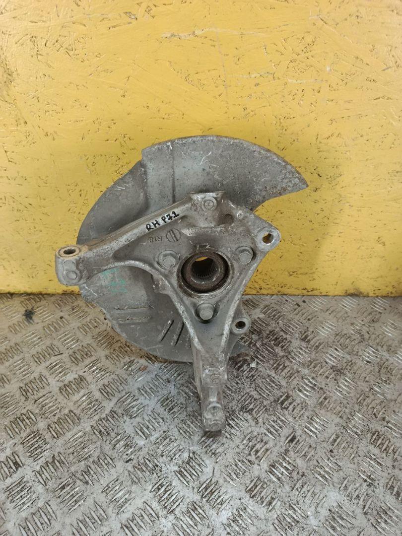 кулак поворотный правый Chevrolet Traverse 2 поколение 2019, 3.6 л., бензин, АКПП, бежевый, полный привод - фото №1