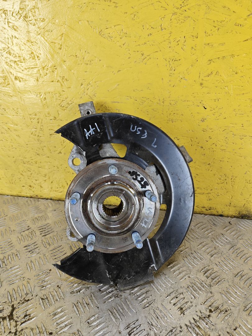 кулак поворотный левый Chevrolet Equinox 3 поколение 2020, 1.5 л., бензин, АКПП, темно серо-зеленый, внедорожник 5 дв., правый руль - фото №1