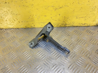 крепление ( кронштейн ) крыла Cadillac XT6 1 поколение 2022, 3.6 л., бензин, АКПП, внедорожник 5 дв., полный подключаемый привод, 84275003