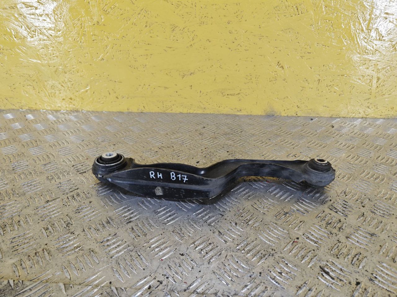 рычаг задний правый Cadillac XT6 1 поколение 2022, 3.6 л., бензин, АКПП, внедорожник 5 дв., полный подключаемый привод - фото №1