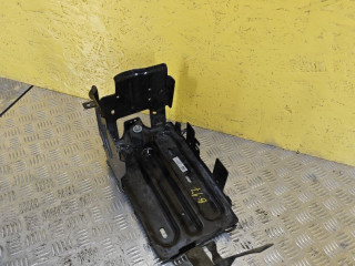 полка аккумулятора Cadillac XT6 1 поколение 2022, 3.6 л., бензин, АКПП, внедорожник 5 дв., полный подключаемый привод, 84828930