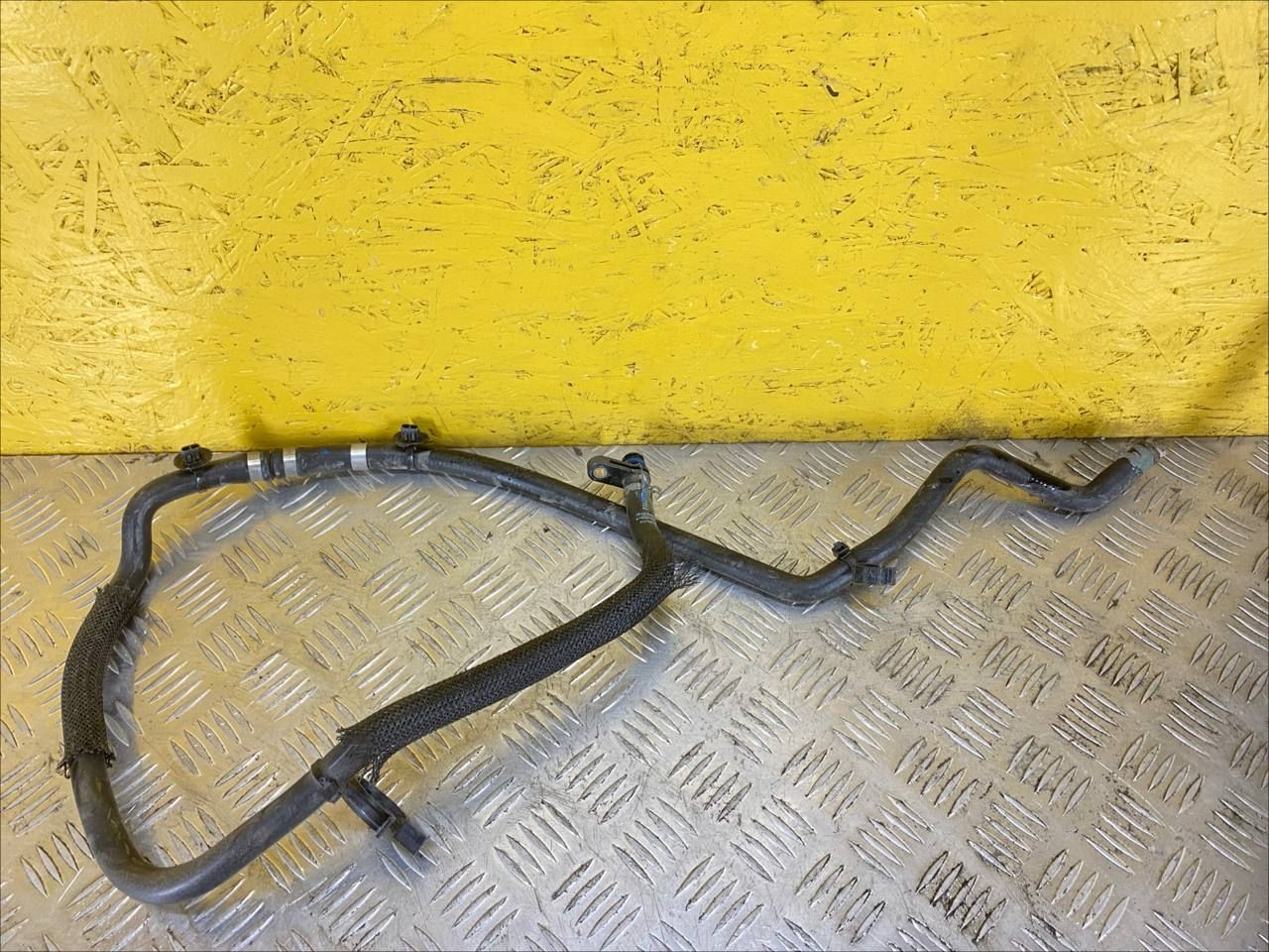 патрубок радиатора Ford Bronco Sport 1 поколение 2021, 1.5 л., бензин, АКПП, полный подключаемый привод, LX618A365AA - фото №1