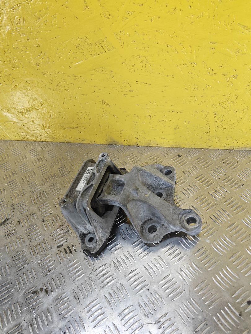 подушка крепления КПП Cadillac XT6 1 поколение 2022, 3.6 л., бензин, АКПП, внедорожник 5 дв., полный подключаемый привод, 84382027 - фото №1