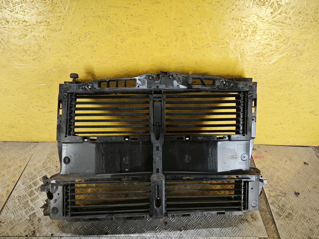 передняя панель крепления облицовки (телевизор) Ford Escape 4 поколение CX482 2020, 1.5 л., белый, полный подключаемый привод, LX6BA16E146B - фото №1