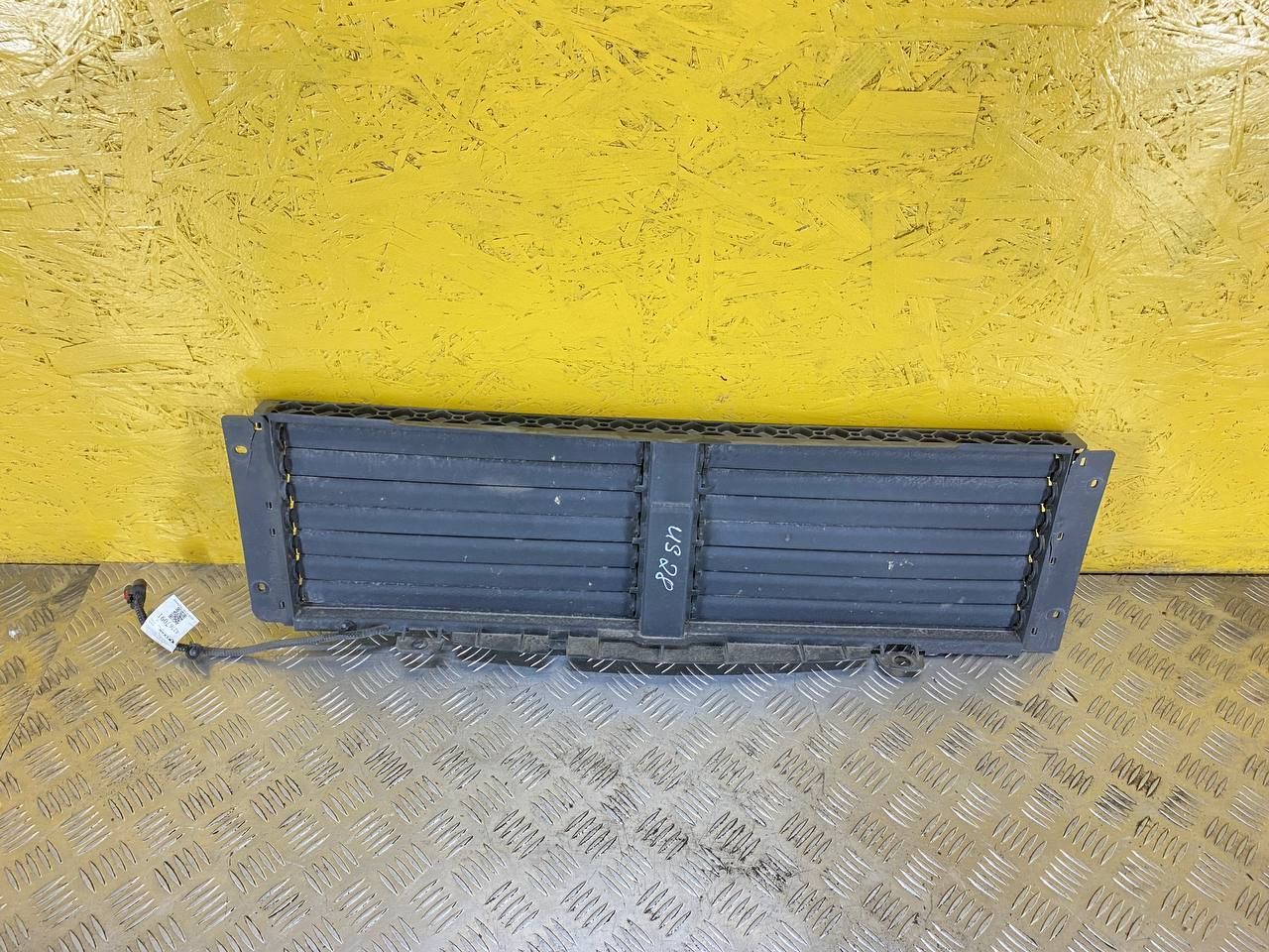 жалюзи Chevrolet TrailBlazer 3 поколение 2022, 1.3 л., L3T, бензин, АКПП, черный, внедорожник 5 дв., передний привод, 42767091 - фото №1