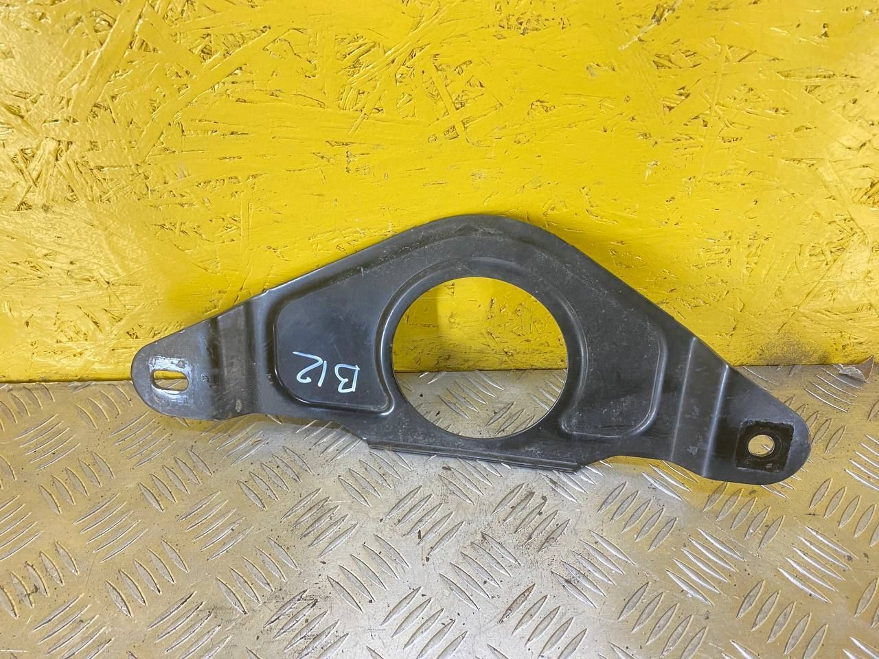 балка подвески задняя Ford Bronco Sport 1 поколение 2021, 1.5 л., бензин, АКПП, полный подключаемый привод, LX6P4C195 - фото №1