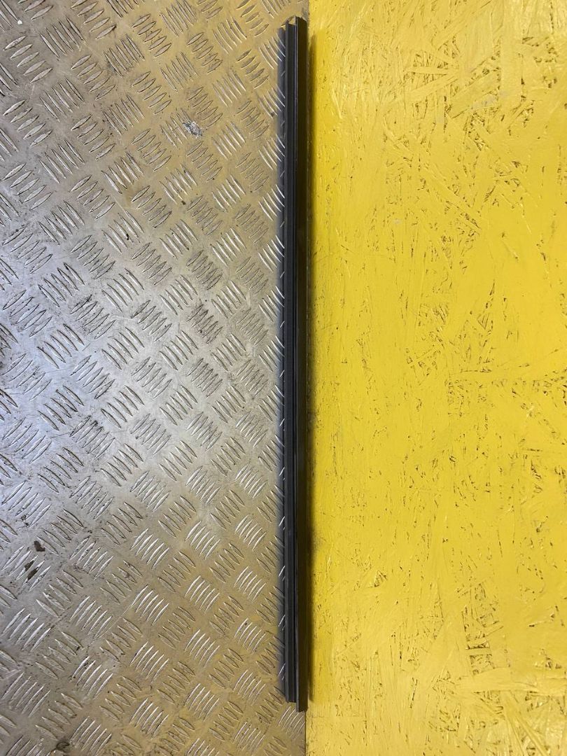 молдинг двери передней левой Ford Mustang Mach-E 1 поколение 2021, электро, АКПП, белый, внедорожник 5 дв., задний привод - фото №1