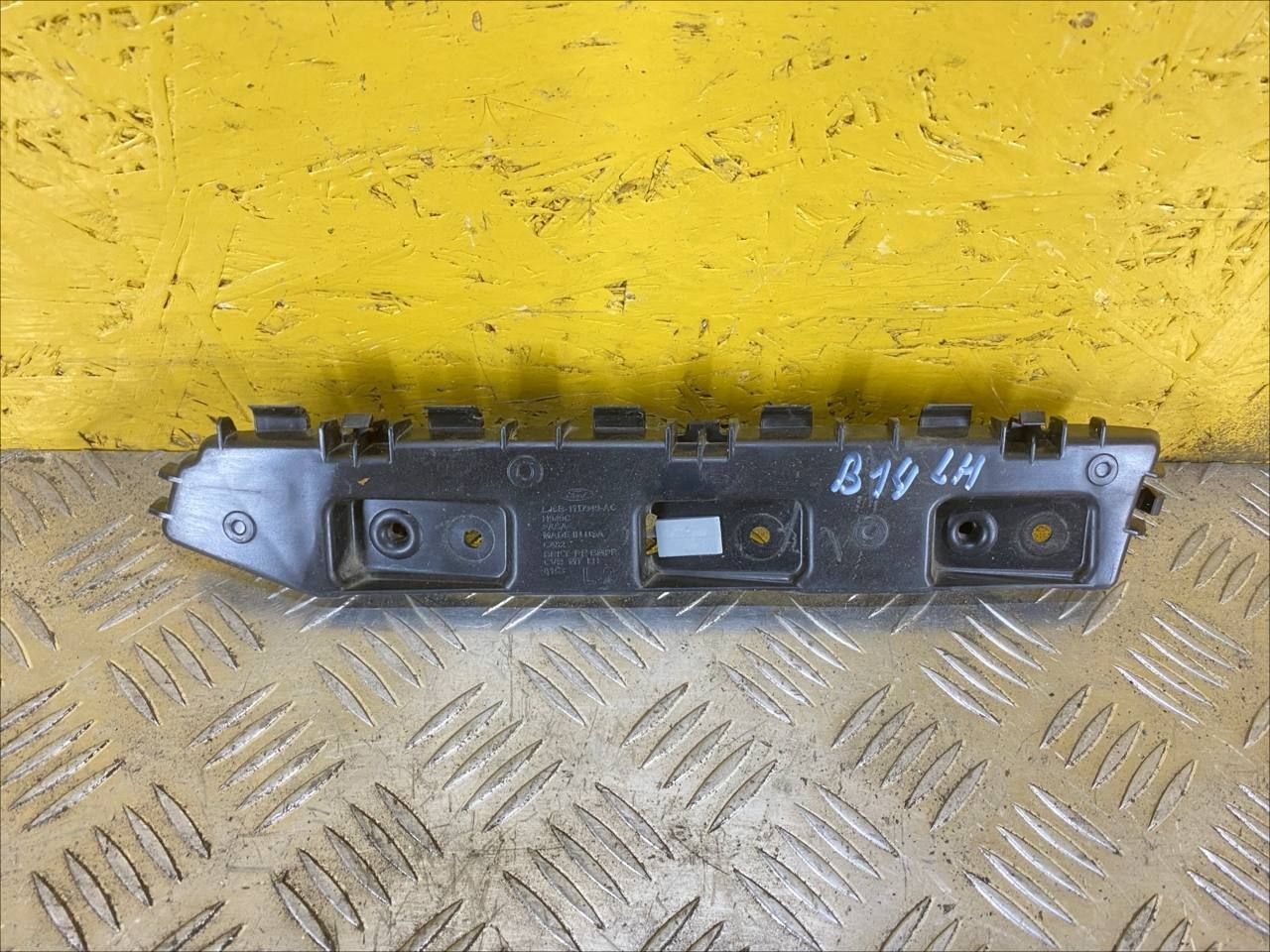 Крепление бампера заднего Ford Escape 4 поколение CX482 2021, 1.5 л., бензин, АКПП, передний привод, LJ6B-17D949-AC - фото №1