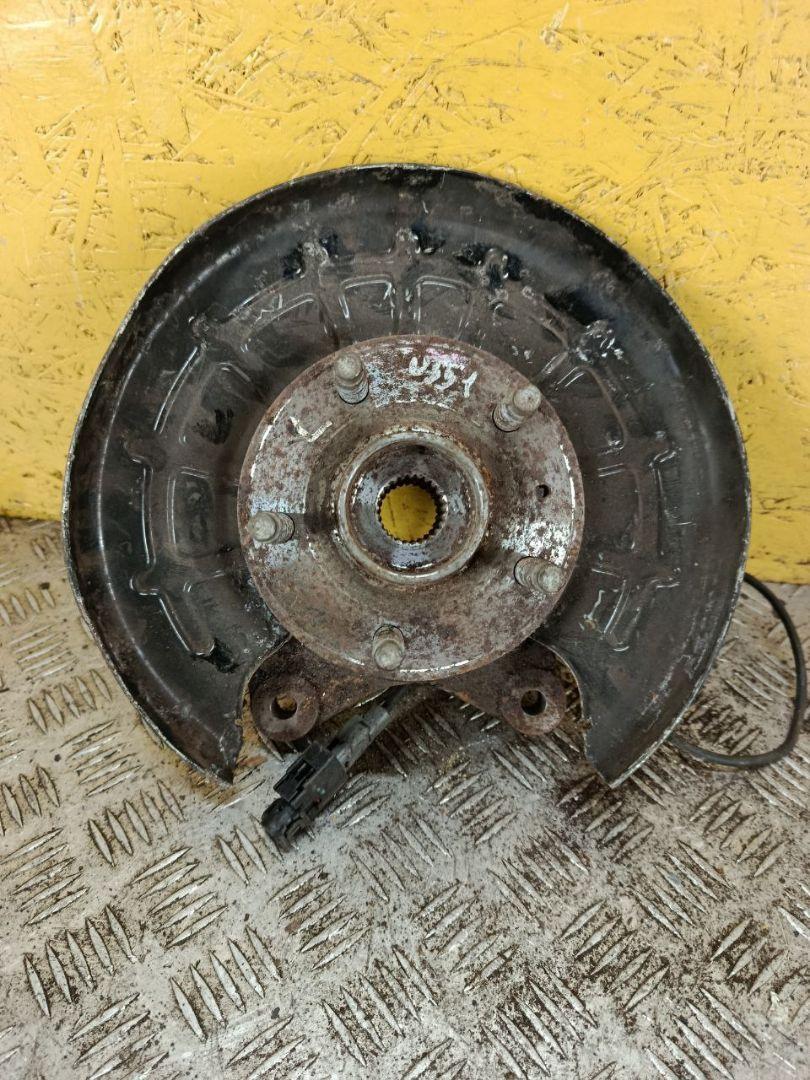 кулак задний левый Buick Encore 1 поколение 2015, 1.4 л., LFF, бензин, АКПП, внедорожник 5 дв. - фото №1