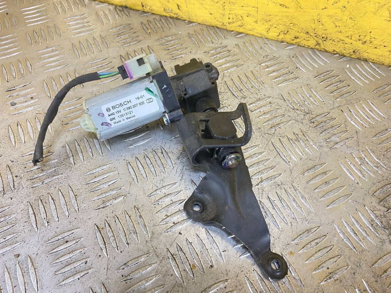 моторчик регулировки сиденья Chevrolet Traverse 2 поколение 2019, 3.6 л., бензин, АКПП, внедорожник 5 дв., 0390207005 - фото №1