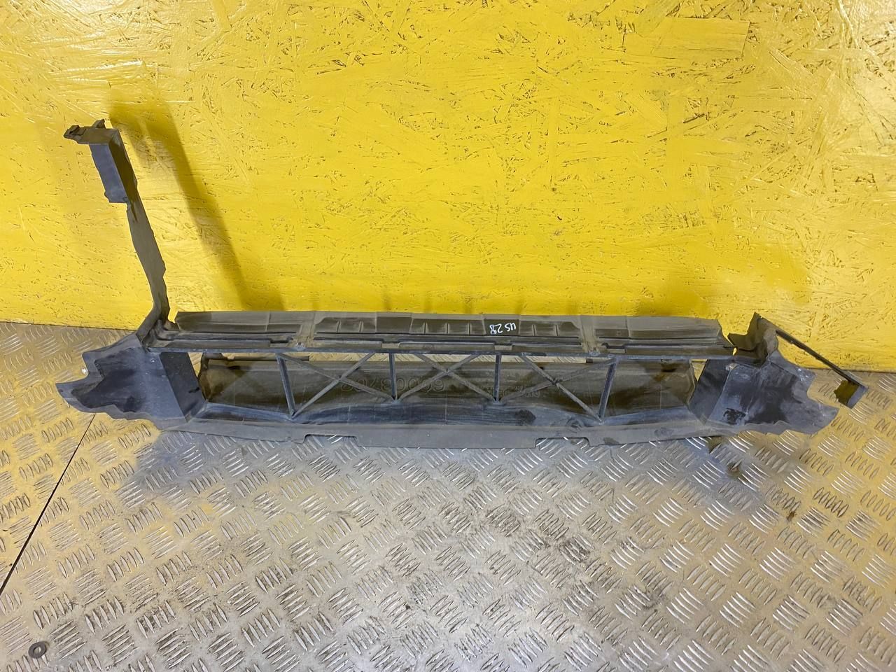 воздуховод (дефлектор) радиатора Chevrolet TrailBlazer 3 поколение 2022, 1.3 л., L3T, бензин, АКПП, черный, внедорожник 5 дв., передний привод, 60003702 - фото №1