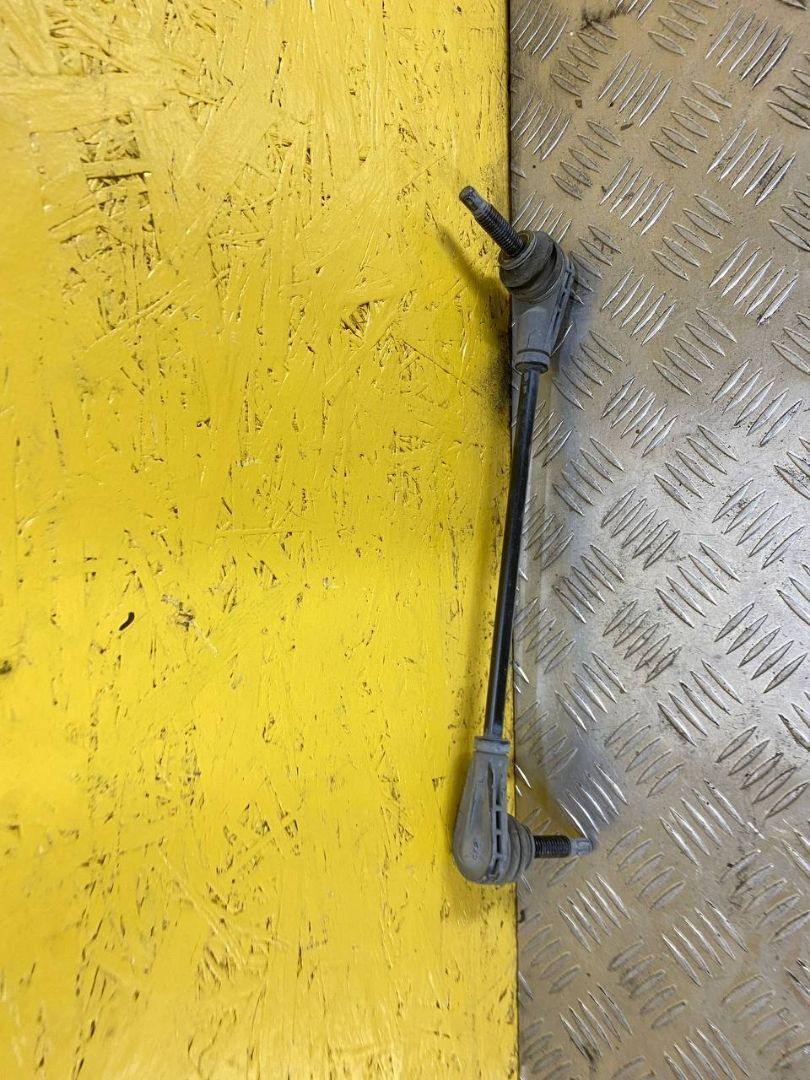 стойка стабилизатора Chevrolet TrailBlazer 3 поколение 2022, 1.3 л., L3T, бензин, АКПП, черный, внедорожник 5 дв., передний привод - фото №1