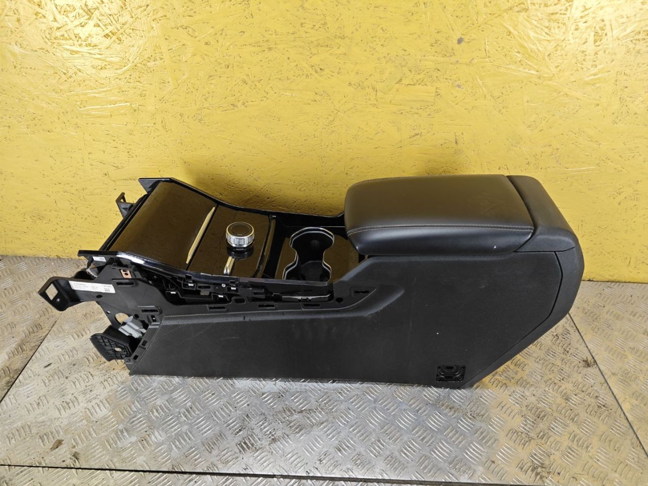 консоль салона Jeep Grand Cherokee 5 поколение 2022, 3.6 л., бензин, АКПП, белый, полный привод - фото №1