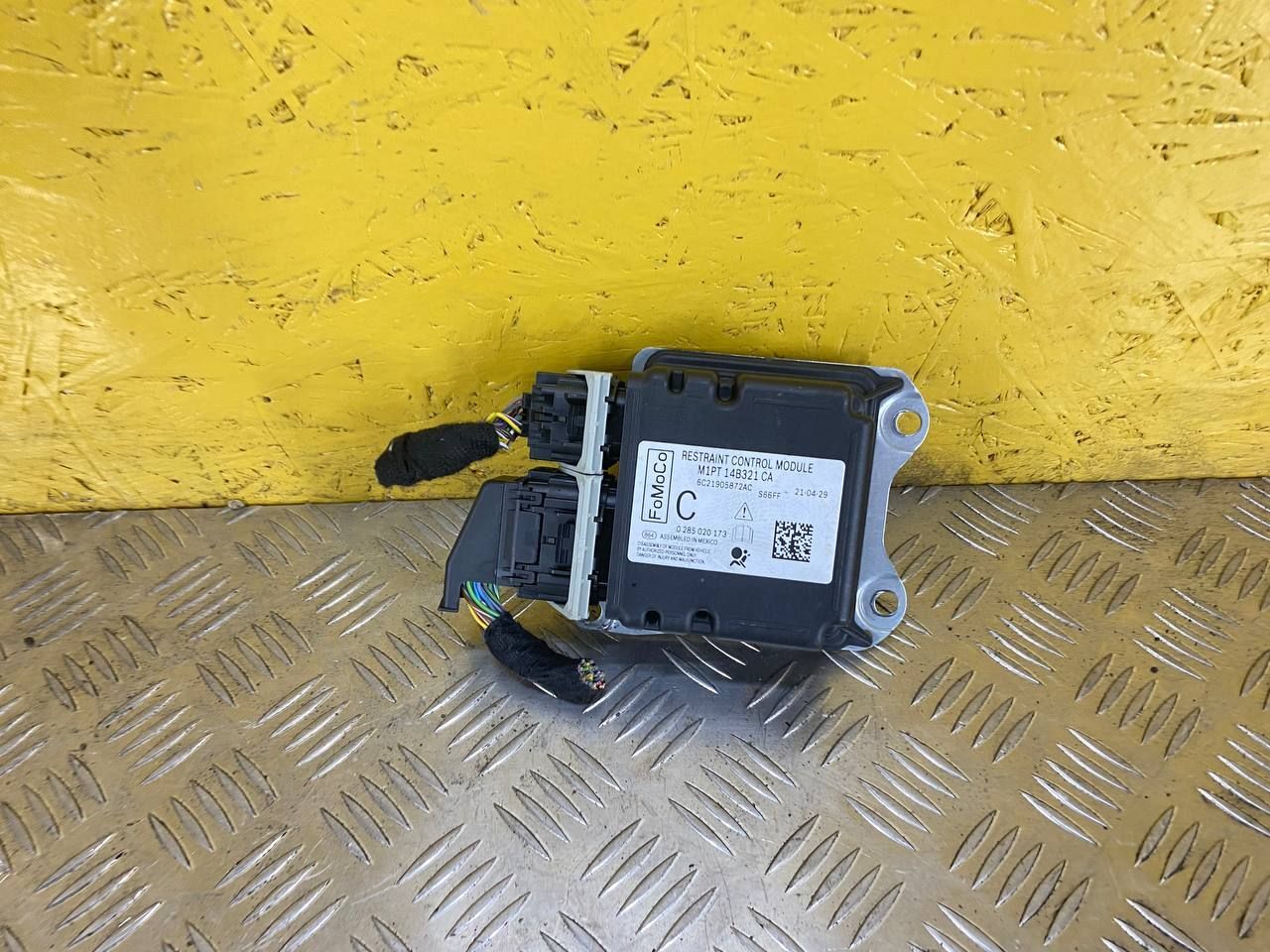 блок AirBag Ford Escape 4 поколение CX482 2021, 1.5 л., бензин, АКПП, передний привод, 6C21905872AC, M1PT14B321 - фото №1