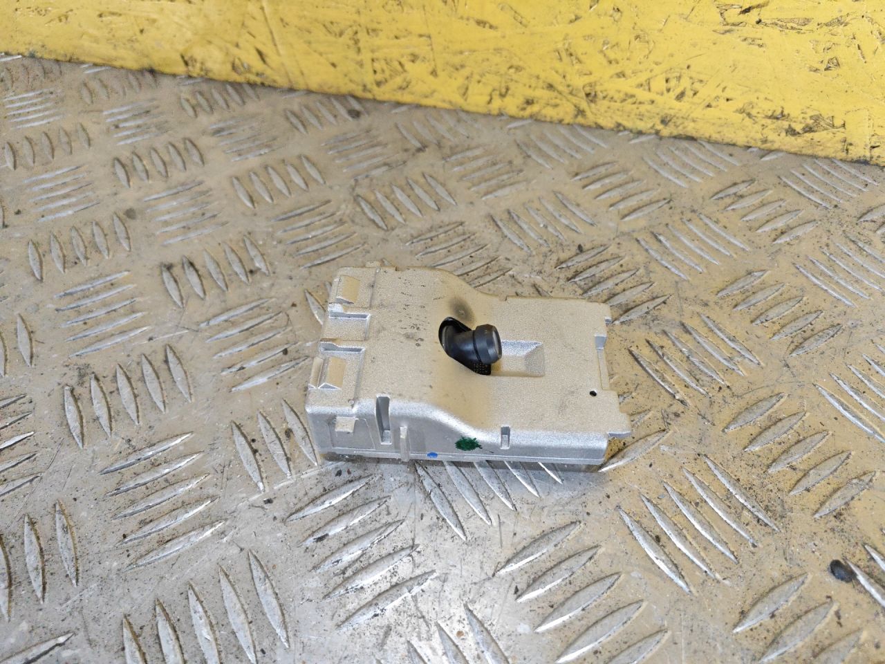 камера переднего обзора Chevrolet TrailBlazer 3 поколение 2022, 1.3 л., L3T, бензин, АКПП, черный, внедорожник 5 дв., передний привод, 84972952 - фото №1