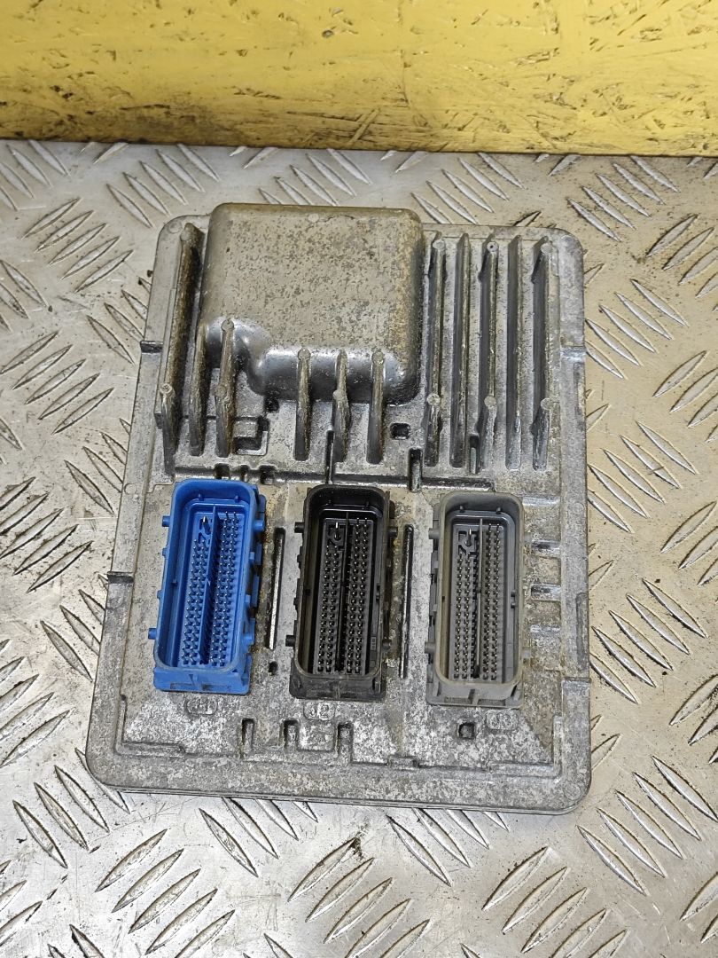 блок управления двигателем Chevrolet Equinox 3 поколение 2020, 2.0 л., LTG, бензин, АКПП, белый, полный подключаемый привод, 12702505 - фото №1