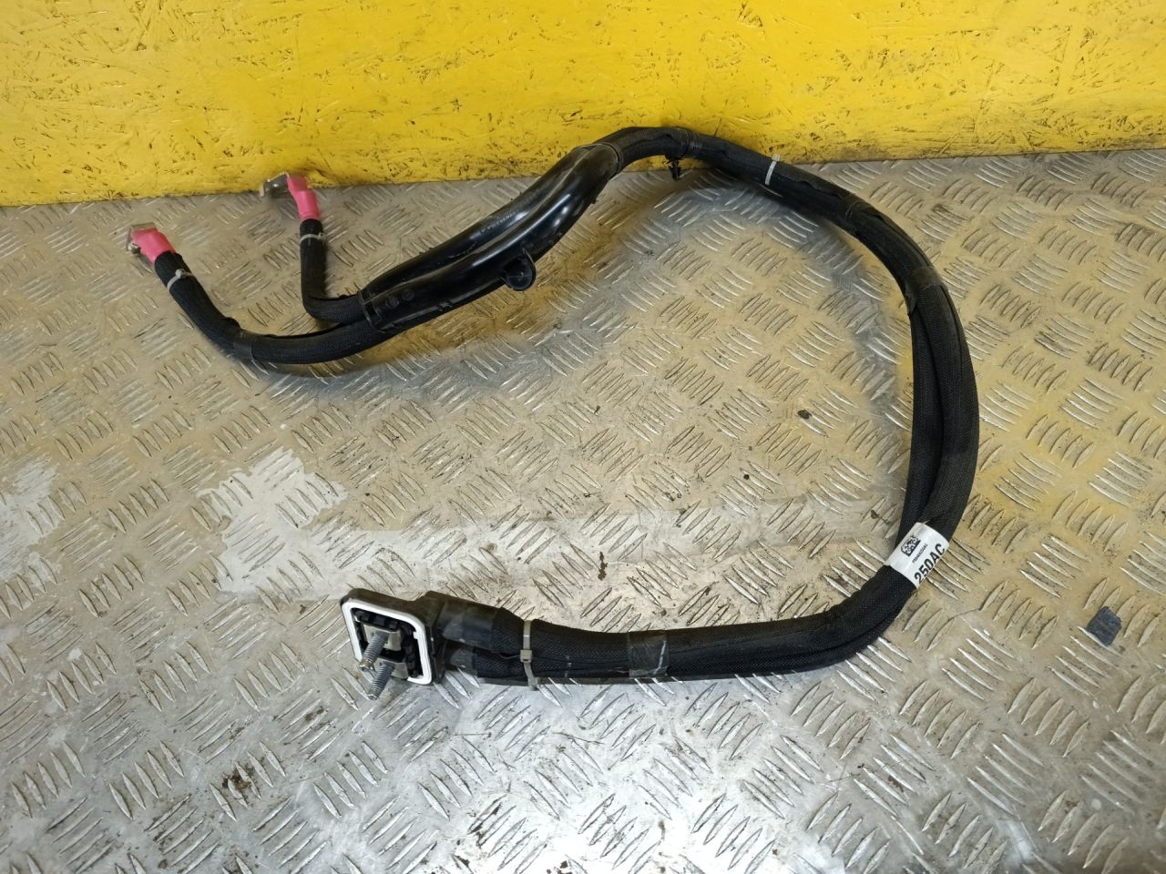 провод высоковольтный Jeep Grand Cherokee 5 поколение 2022, 3.6 л., бензин, АКПП, белый, полный привод, P68458250 - фото №1