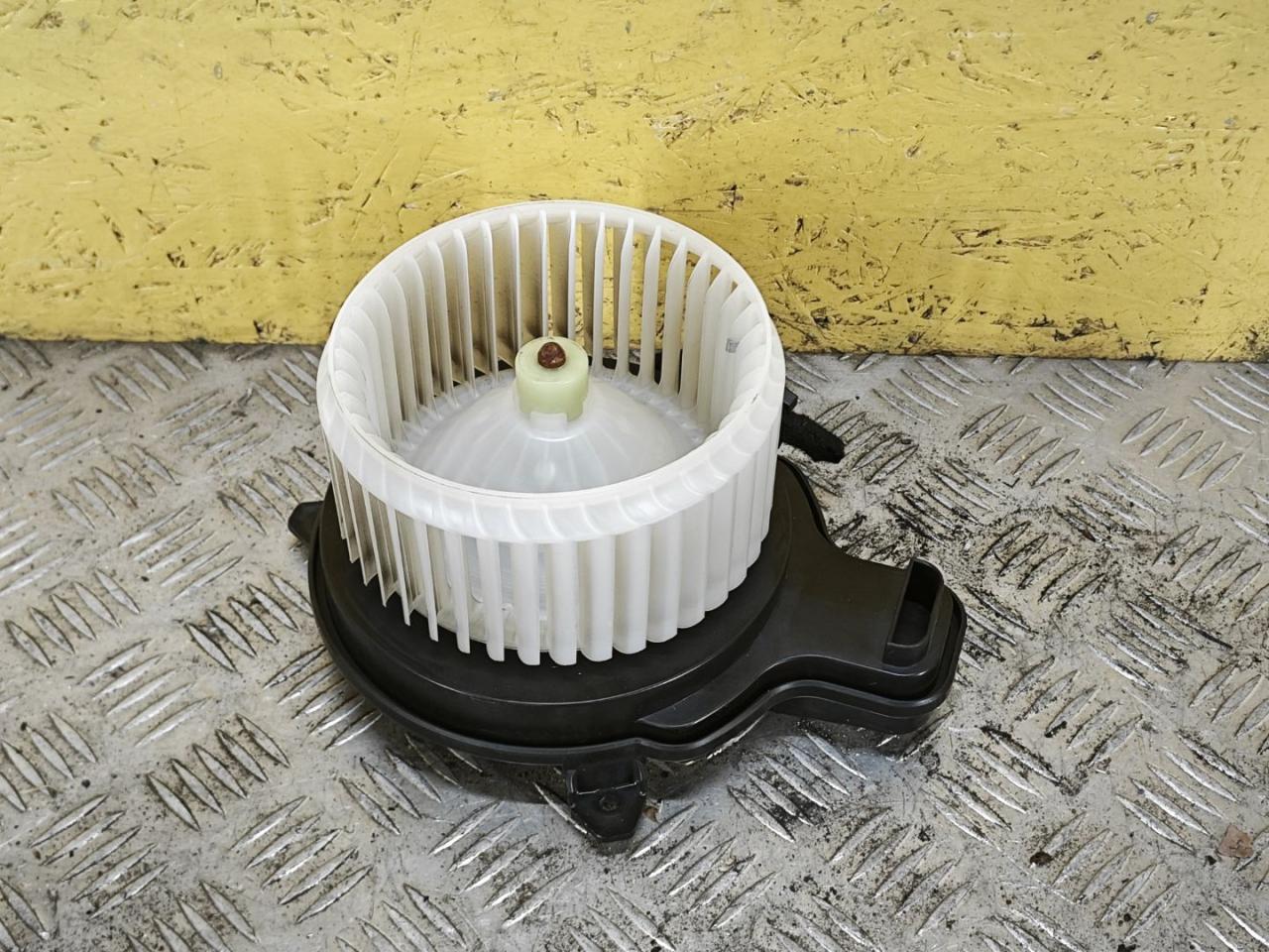 моторчик печки Ford Escape 4 поколение CX482 2020, 1.5 л., белый, полный подключаемый привод, LX6A-19846-GB - фото №1