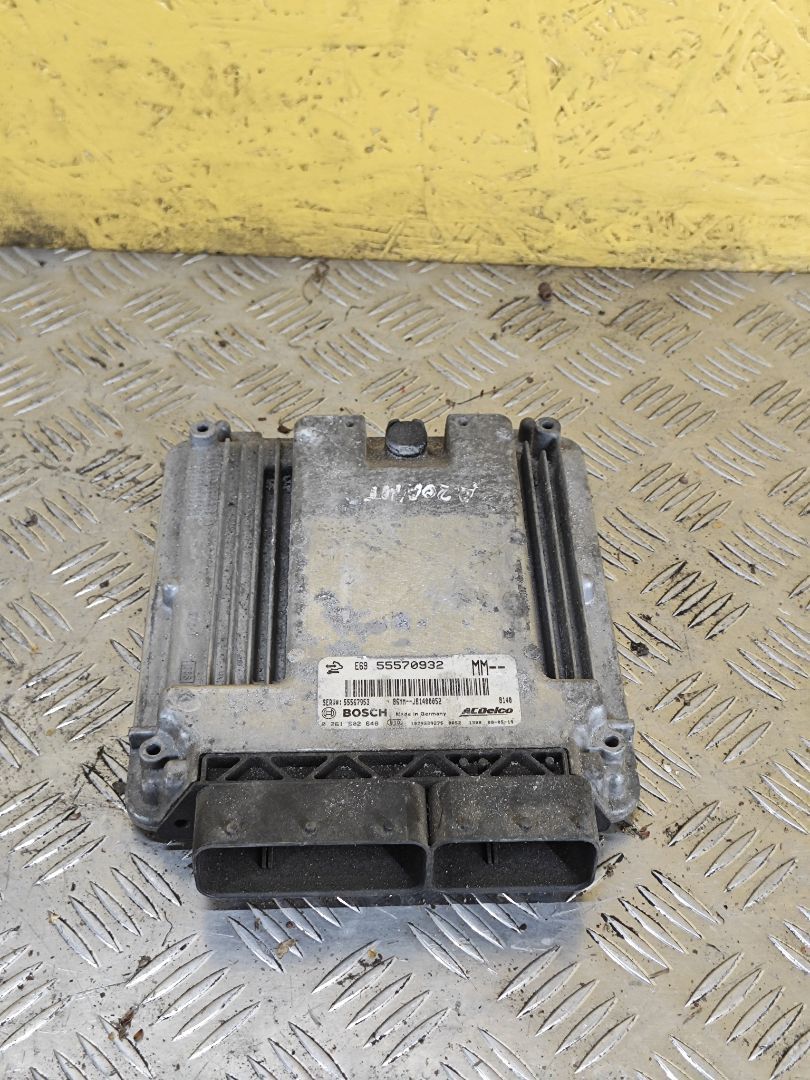 блок управления двигателем Opel Insignia 1 поколение (A) 2011, 2.0 л., дизель, 55570932 - фото №1