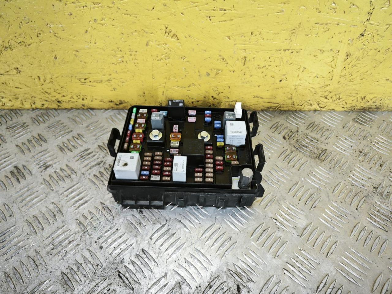 блок предохранителей Chevrolet Bolt EUV 1 поколение 2023, электро, передний привод, 42822176 - фото №1