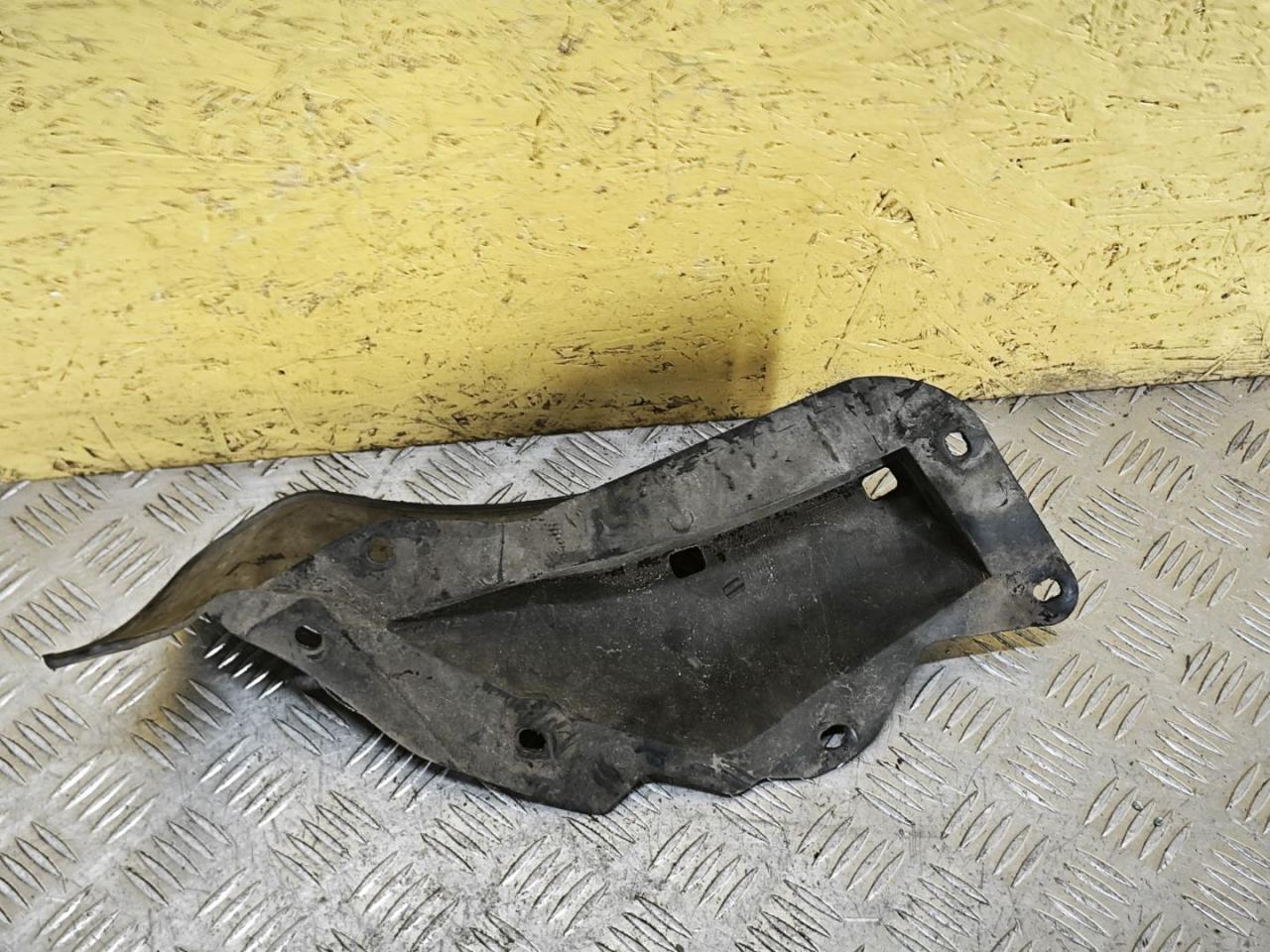 брызговик Nissan Rogue T33 2022, 1.5 л., бензин, АКПП, серый, внедорожник 5 дв., полный подключаемый привод, 63844-6RR0A - фото №1