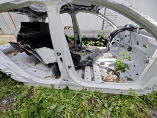 порог правый Ford Mustang Mach-E 1 поколение 2021, электро, АКПП, белый, внедорожник 5 дв., задний привод