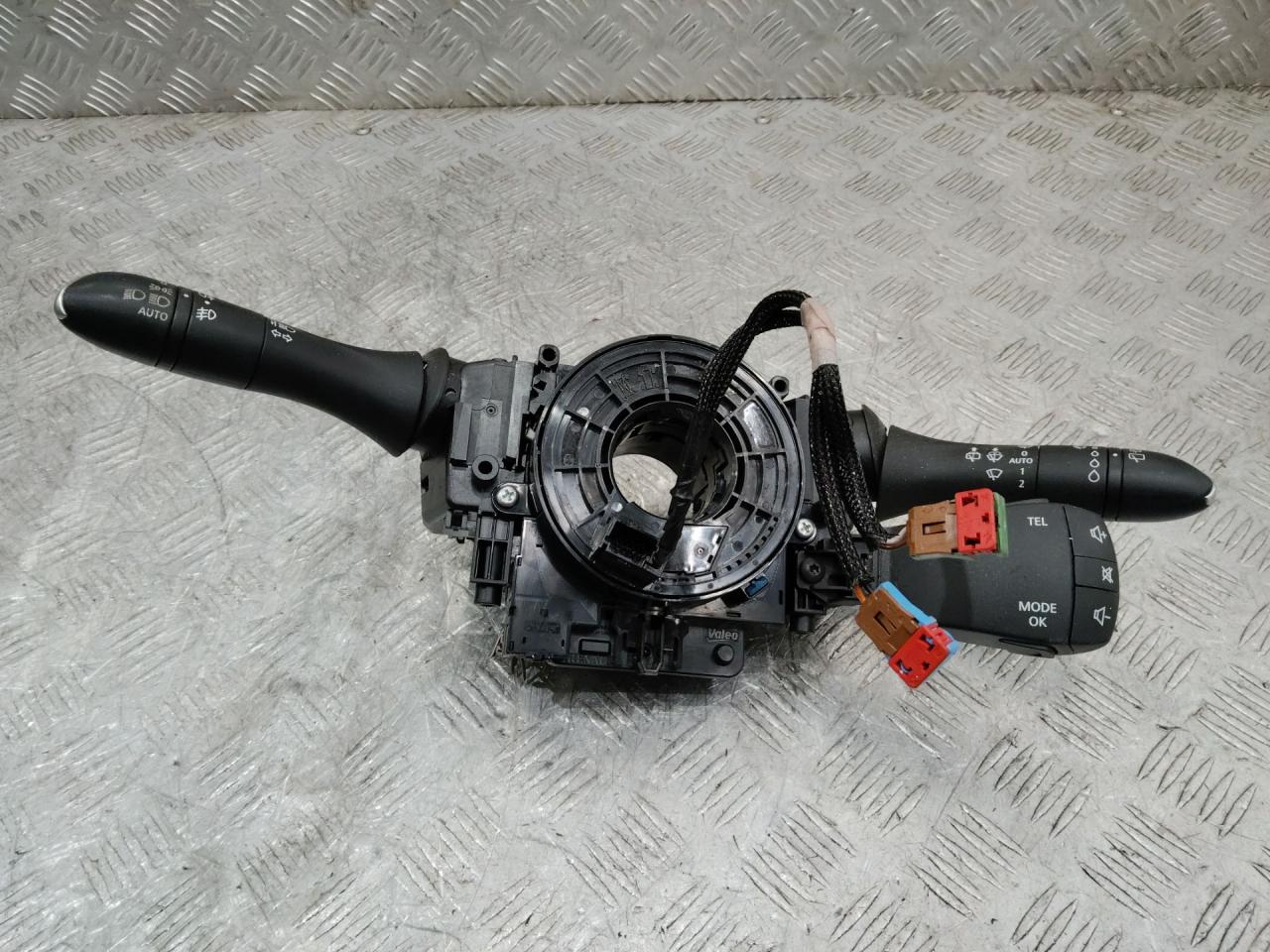 переключатель подрулевой (стрекоза) Renault Kadjar 1 поколение 2018, 255678341R - фото №1