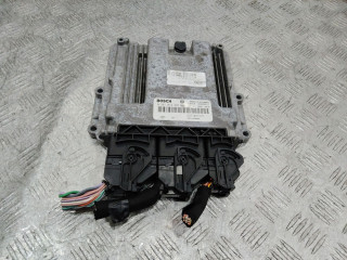 блок управления двигателем Renault Clio 4 поколение 2013, 237102747R