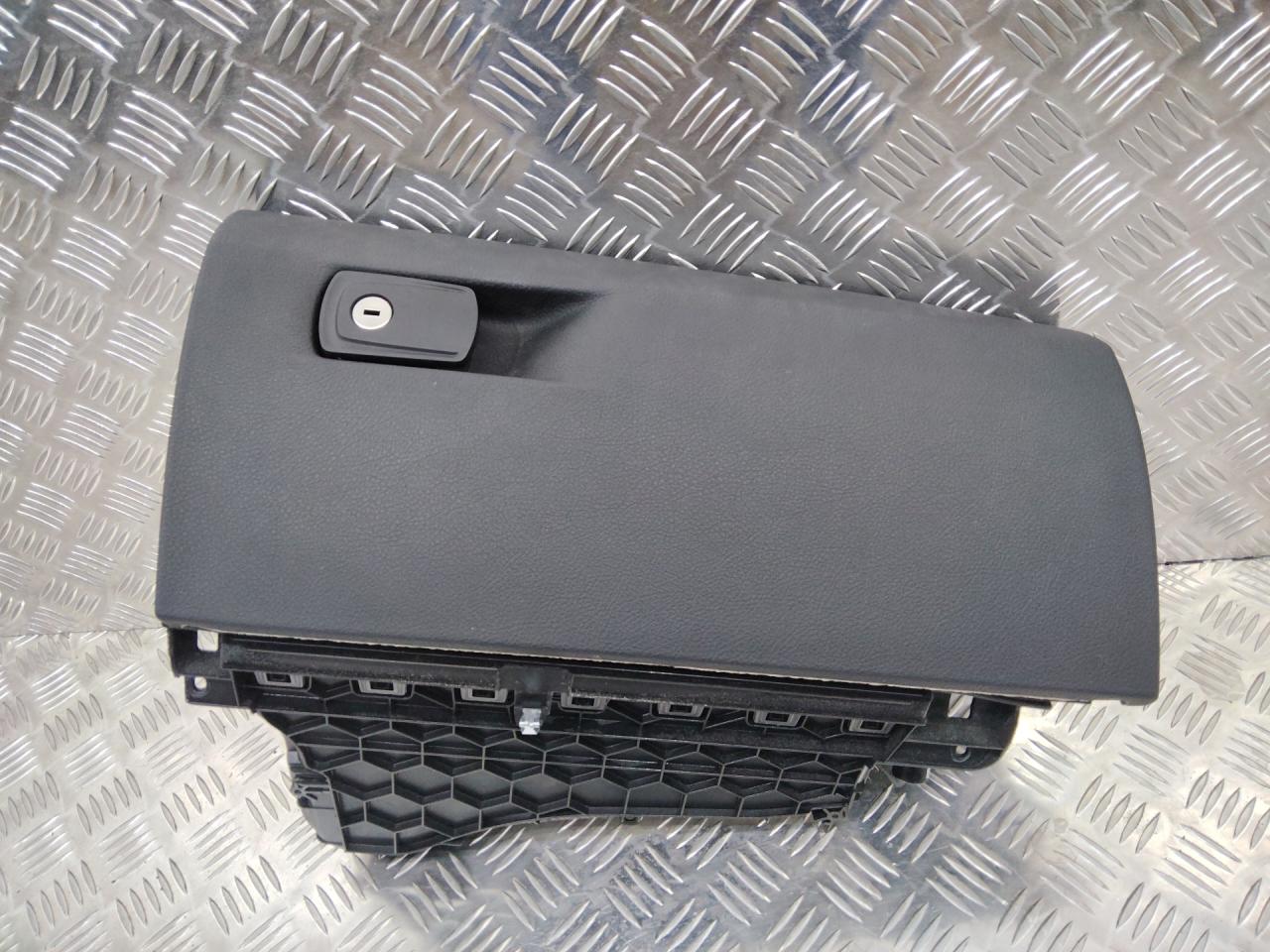 бардачок BMW 3 серия F30/F31/F34 2012, 9228283 - фото №1