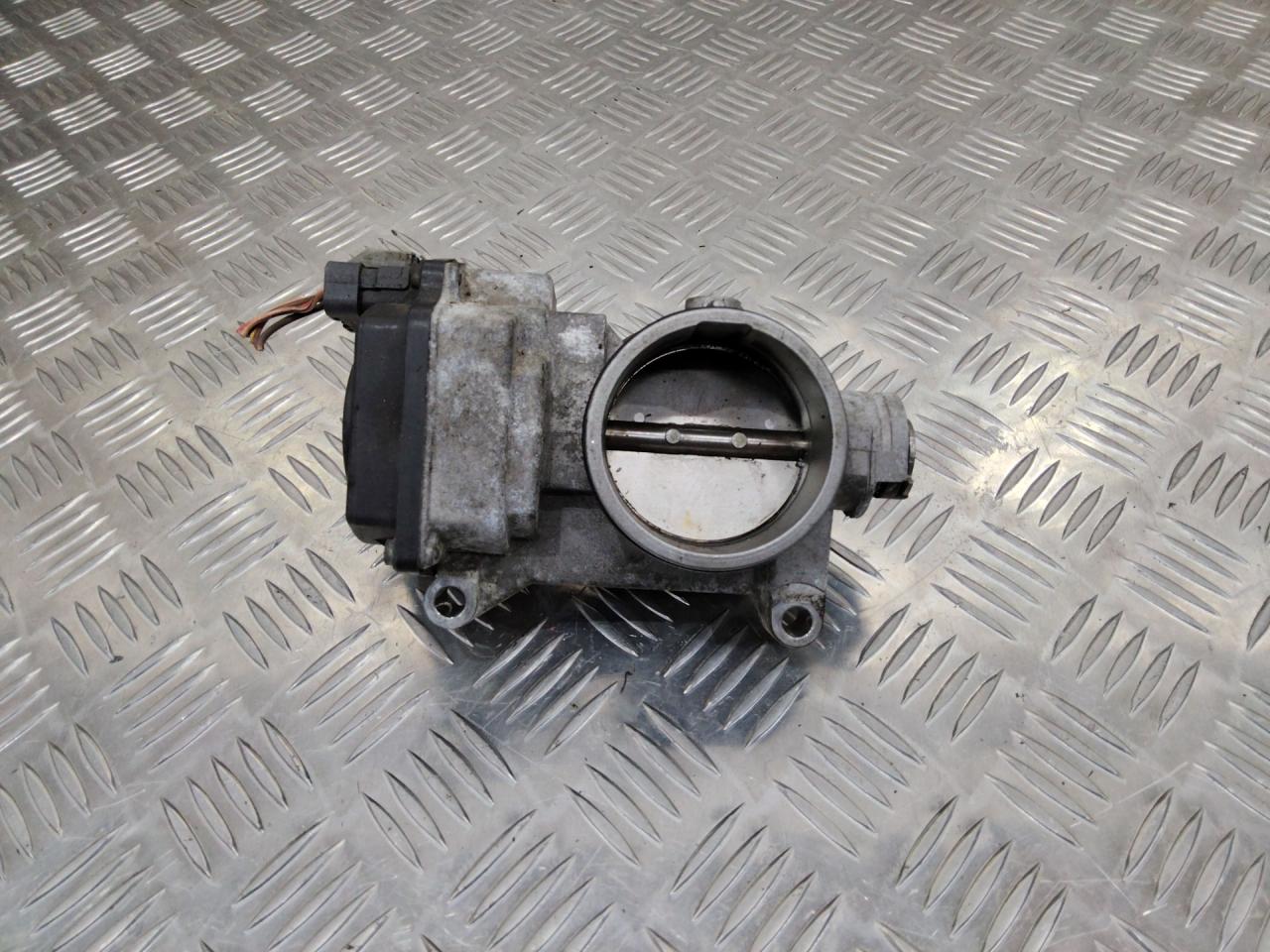 заслонка дроссельная Renault Laguna 2 поколение 2002, 1.8 л., бензин, 8200063652, 8200123061 - фото №1