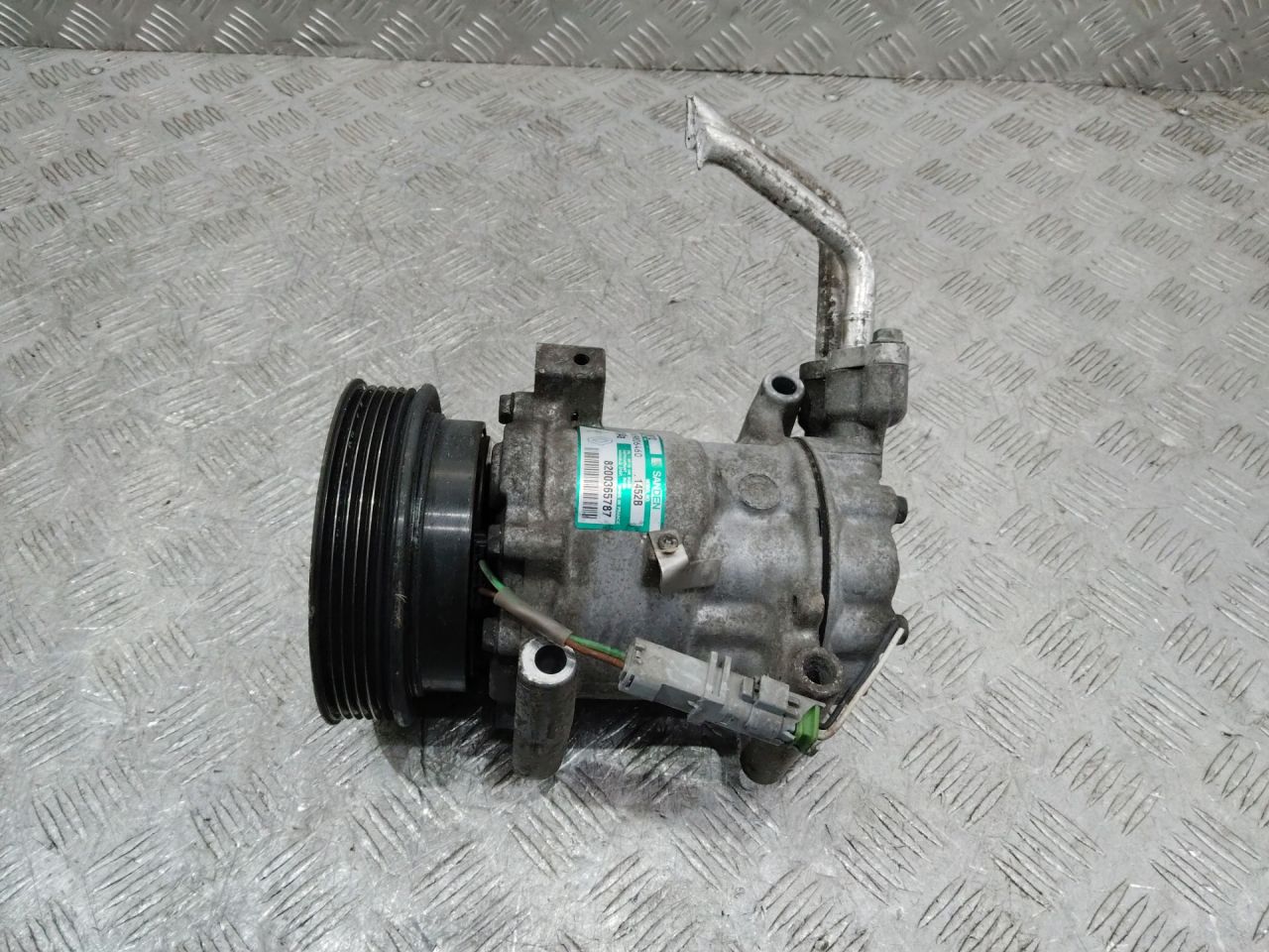 компрессор кондиционера Renault Modus 1 поколение 2006, 1.6 л., K4M 790, бензин, 8200365787 - фото №1