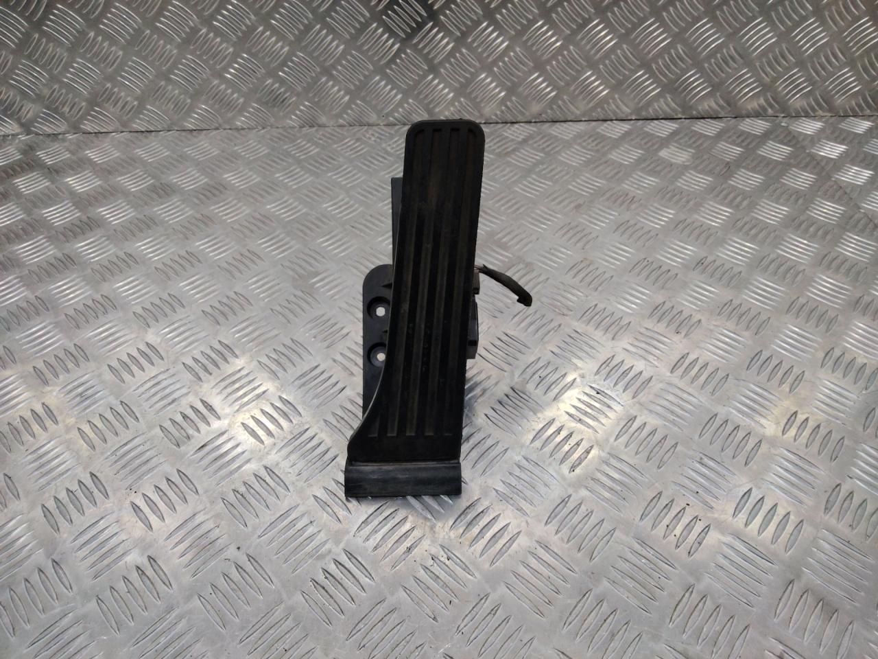 педаль Mercedes-Benz E-Класс W212/S212/C207/A207 2011, A2043000004 - фото №1