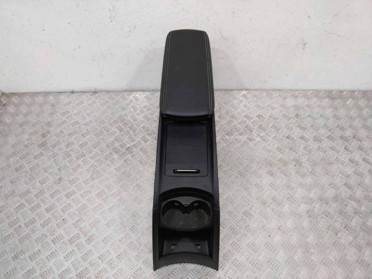 подлокотник Renault Scenic 4 поколение 2019 - фото №1